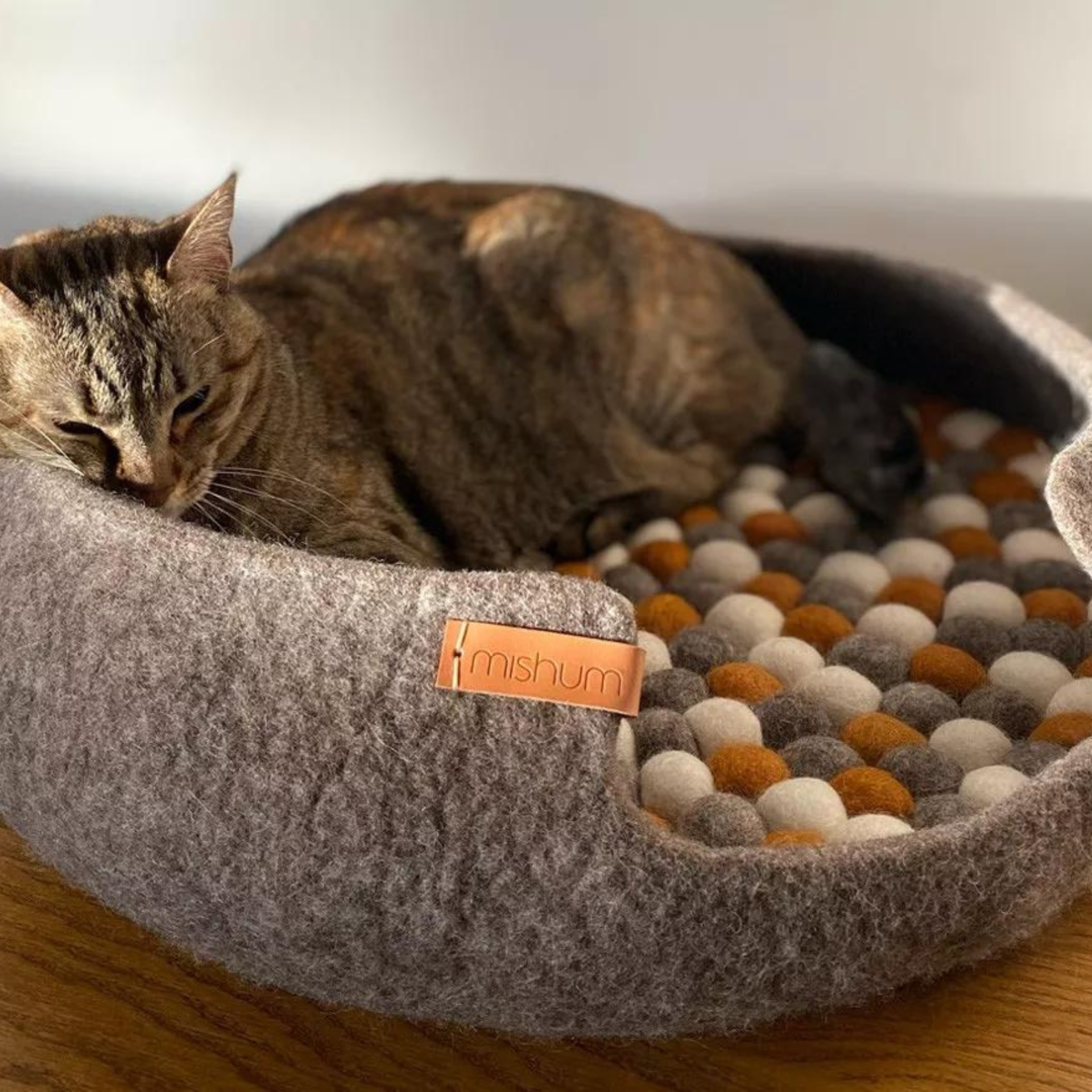 Simona Bed - Mishum - MARRON