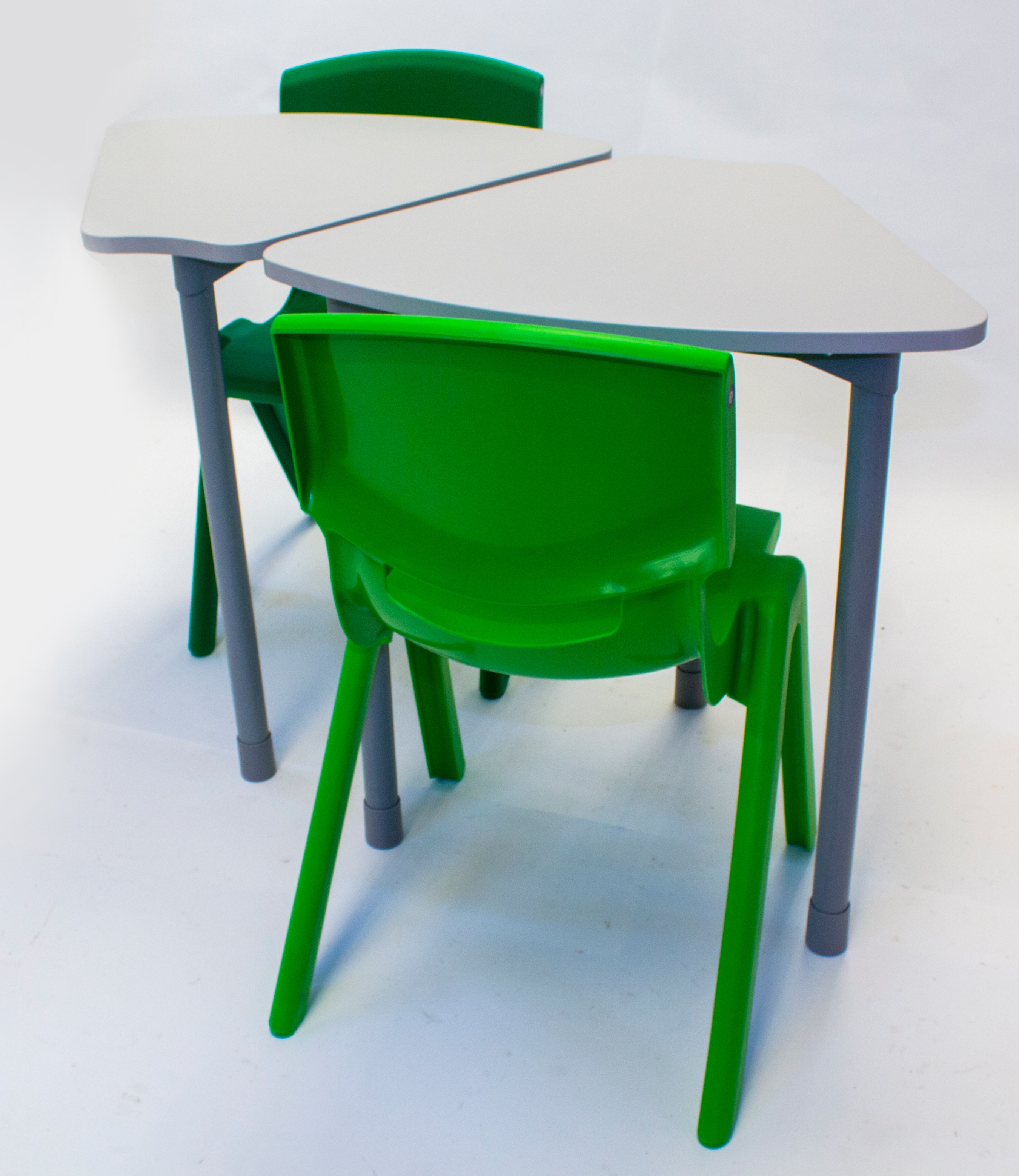 MESA ESCOLAR QUEIJO 80X60 TAMPO, PERNA E PÉ CINZA